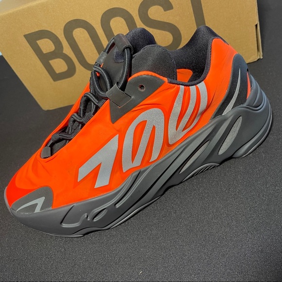 ADIDAS YEEZY BOOST 700 MNVN ORANGE - Picture 3 of 4
